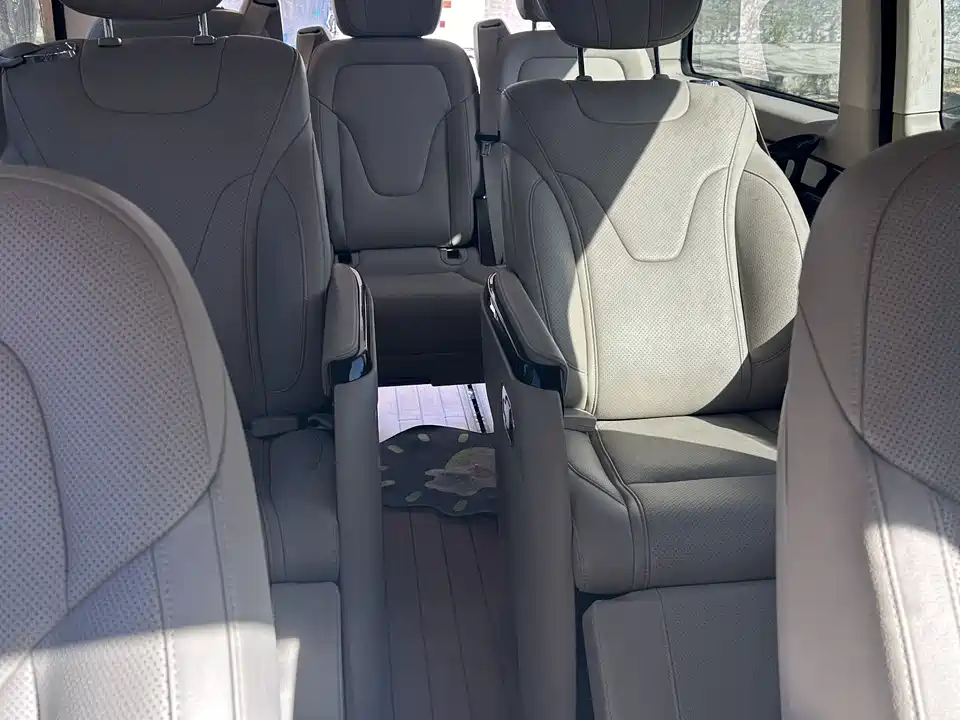 Mercedes-Benz V-class