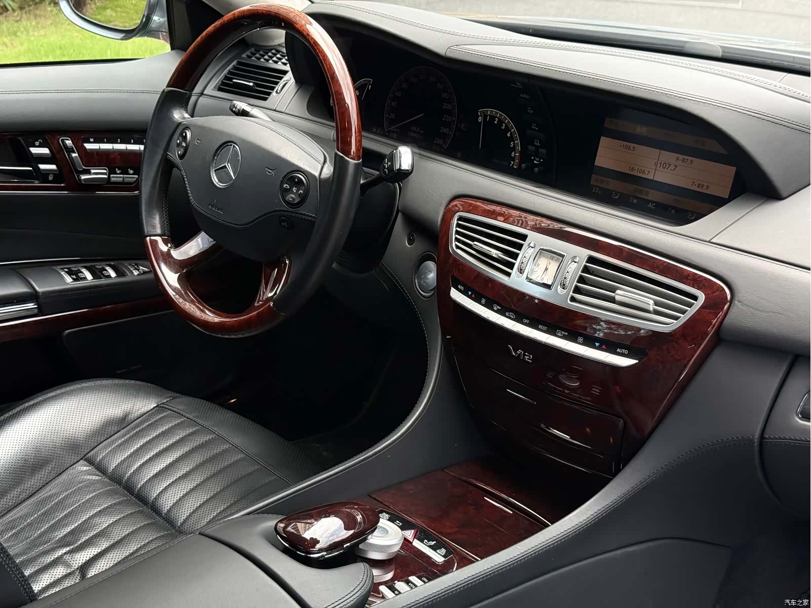 Mercedes-Benz CL-Class, 2010 9
