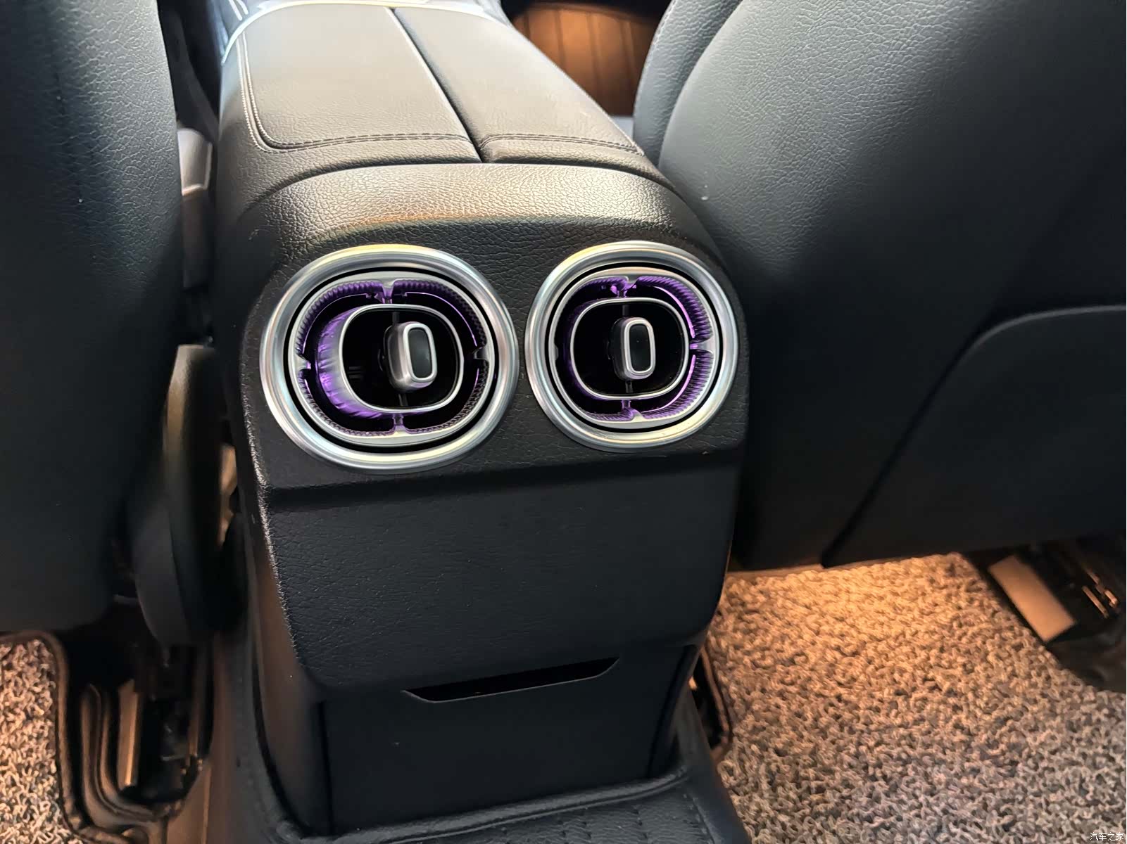 Mercedes-Benz C-Class, 2024 16