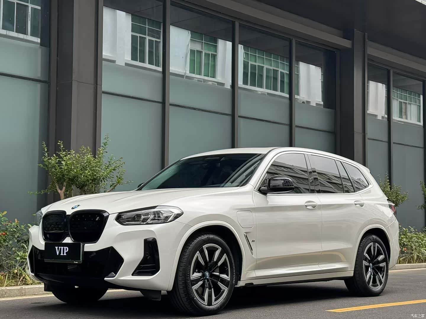 BMW iX3, 2024 1
