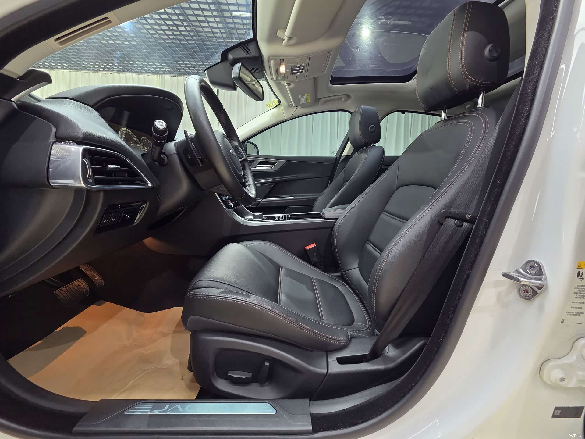 Land Rover XEL, 2018 11
