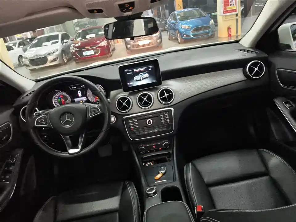 Mercedes-Benz GLA