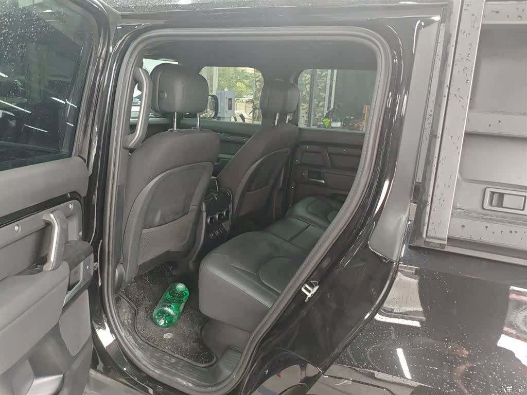 Land Rover Defender, 2025 4