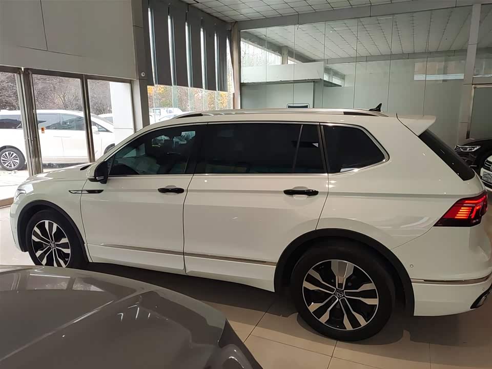Volkswagen Tiguan L