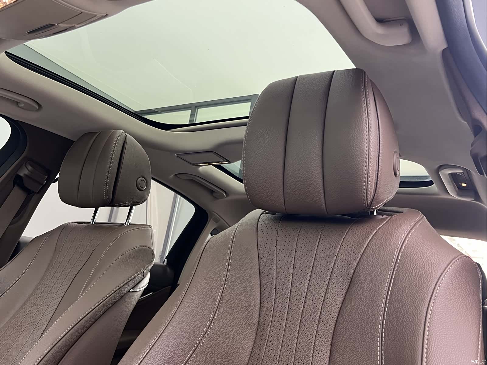 Mercedes-Benz E-Class, 2023 25