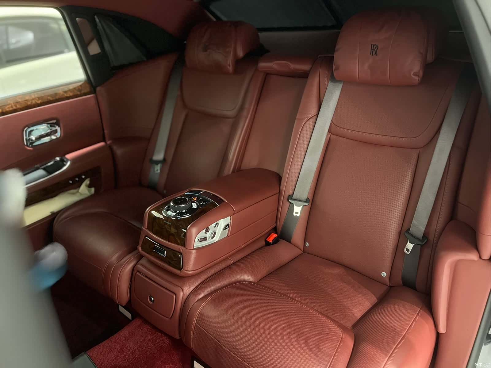 Rolls-Royce Ghost, 2018 6