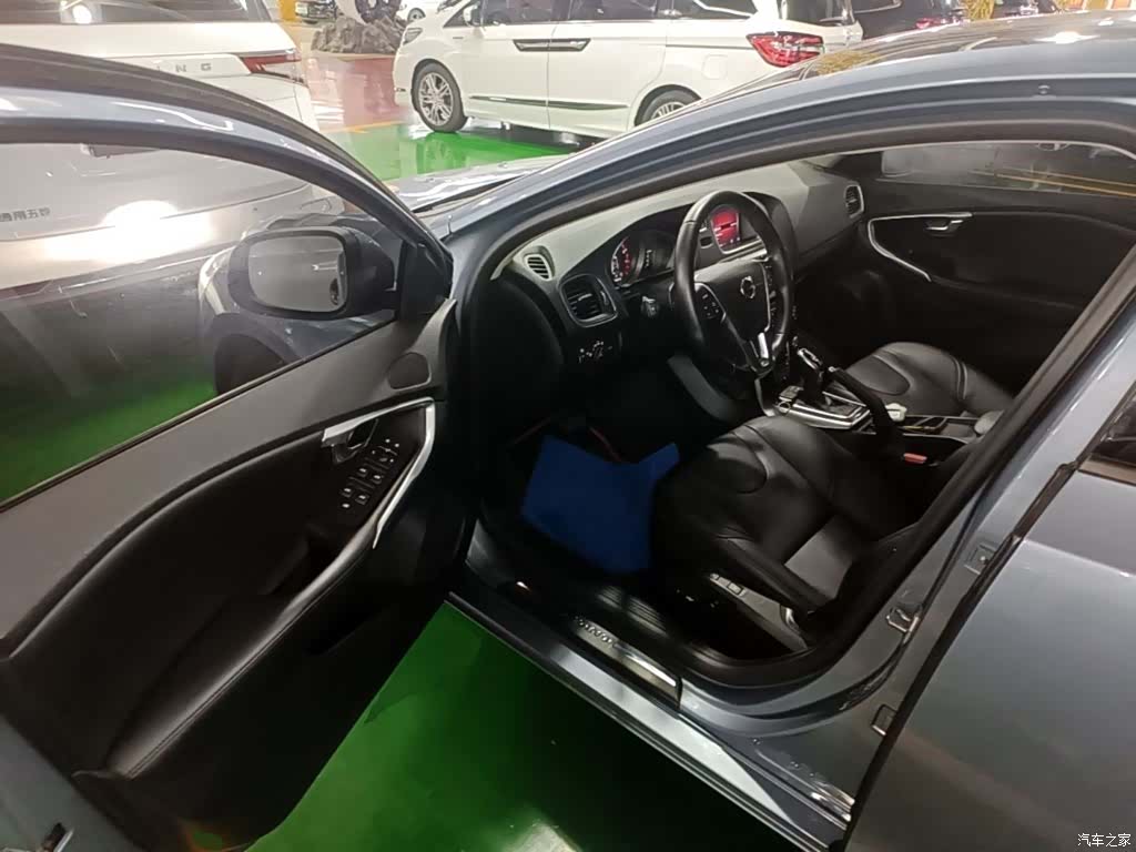 Volvo V40, 2019 16
