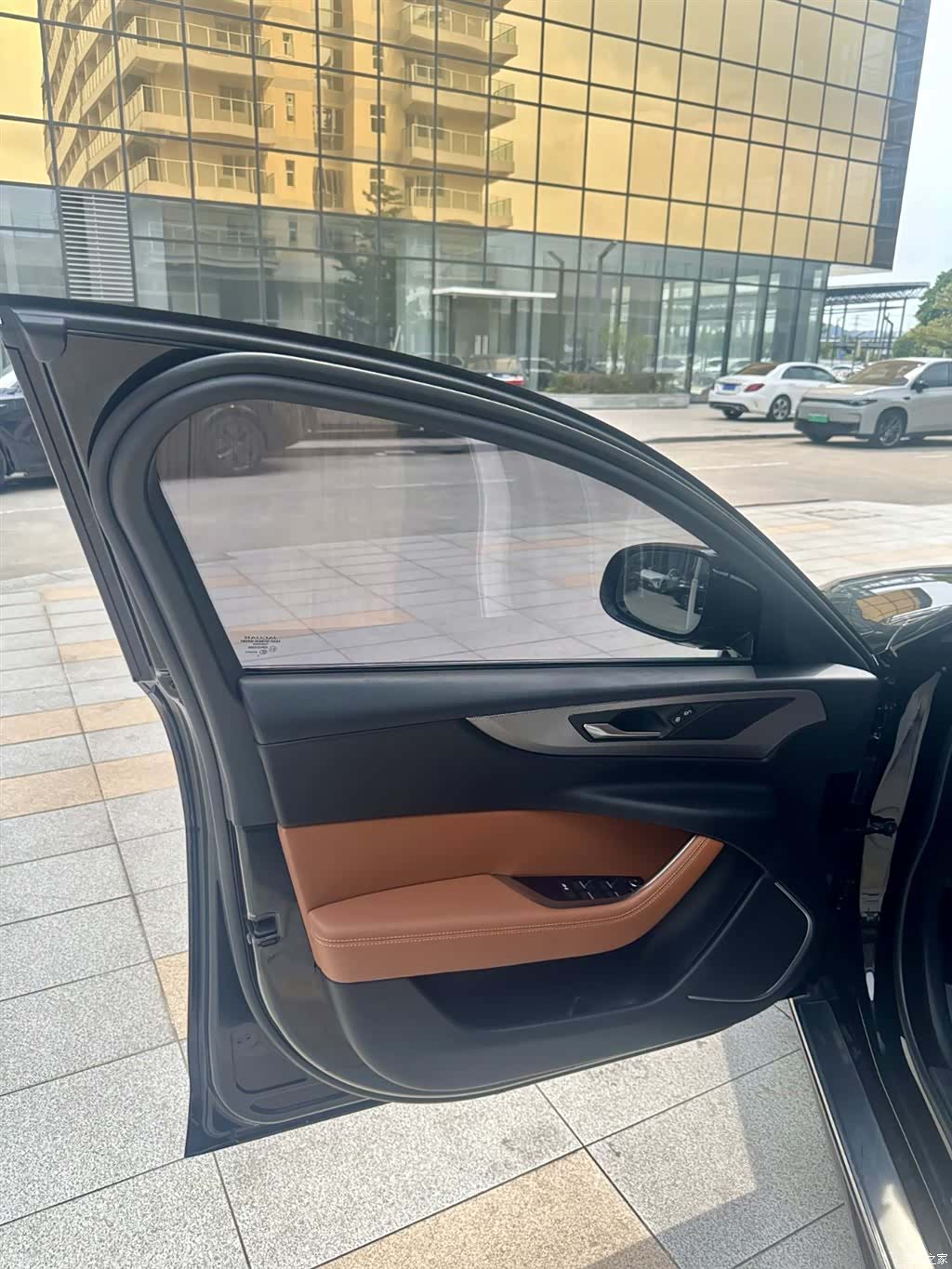 Land Rover XEL, 2021 12
