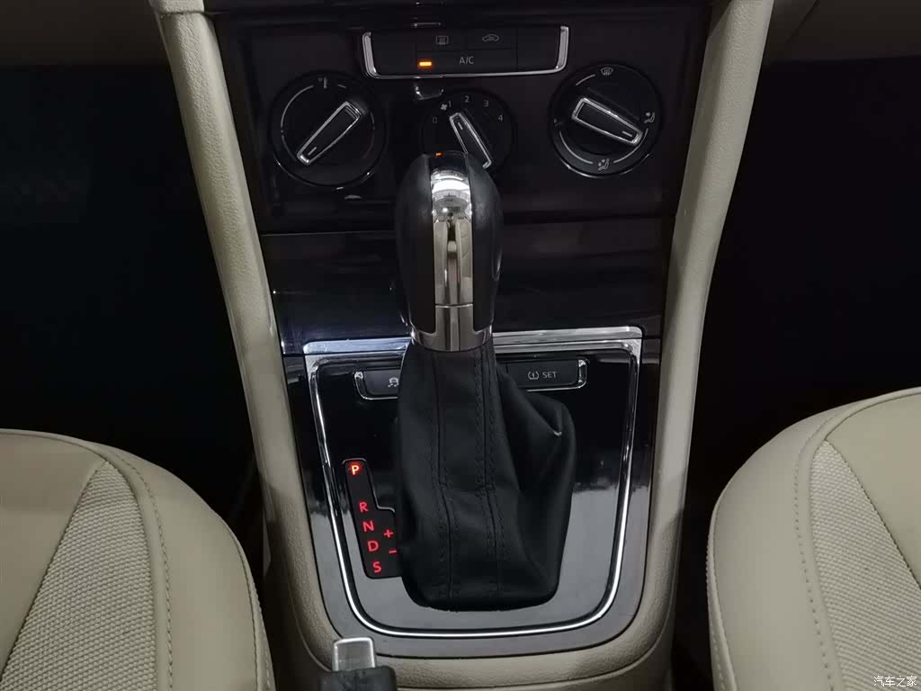 Volkswagen Bora, 2015 13