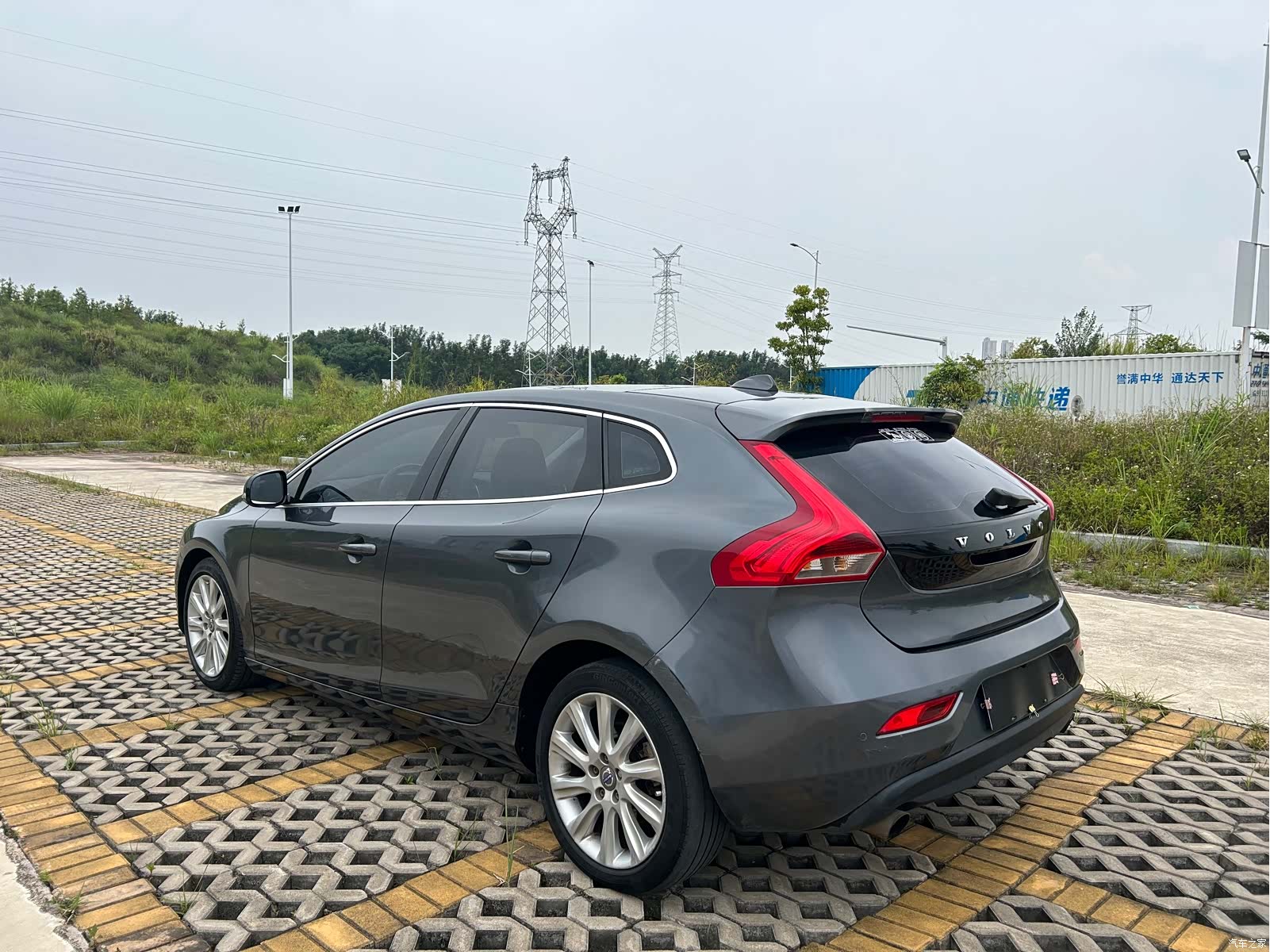 Volvo V40, 2016 4