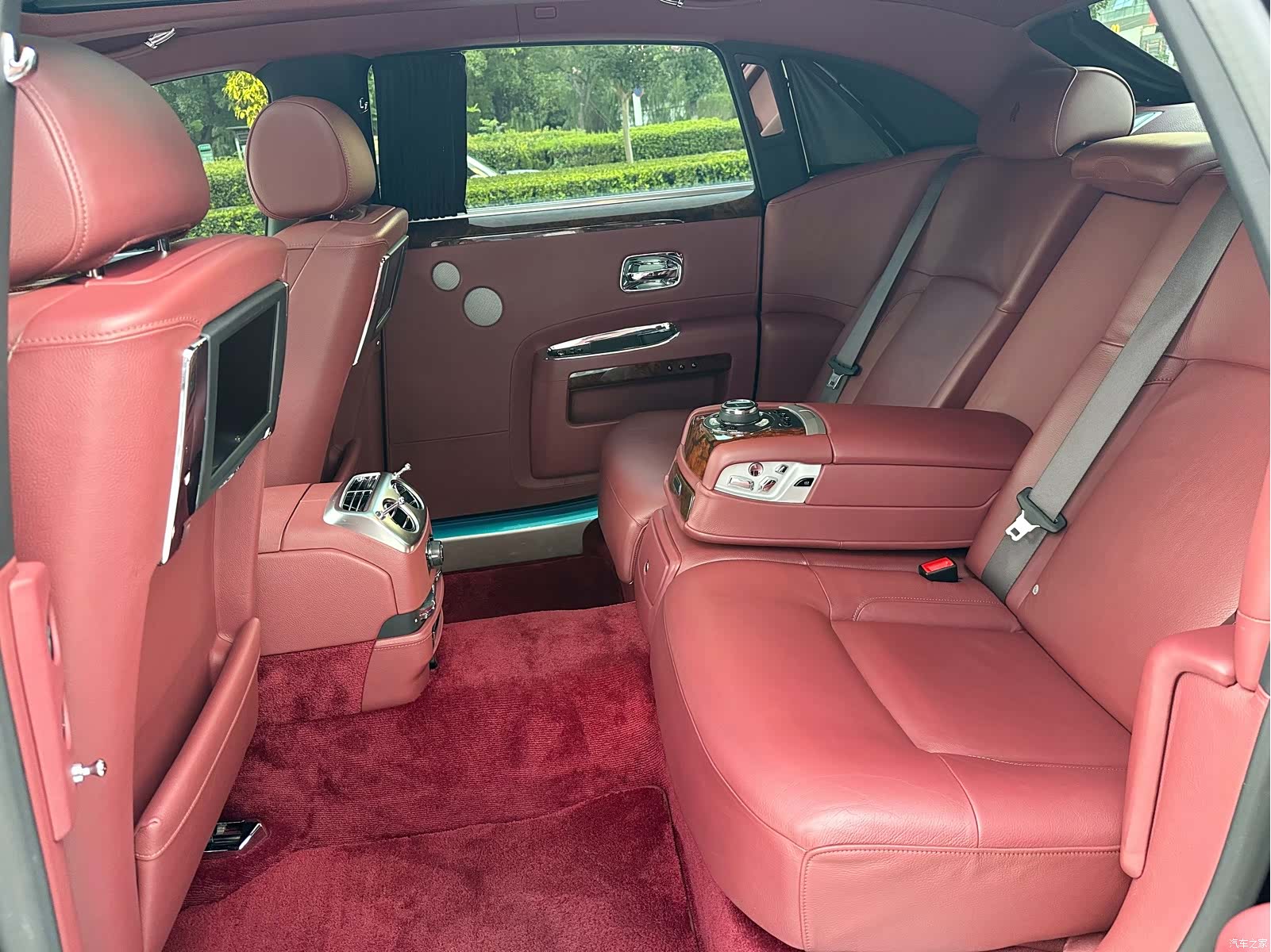 Rolls-Royce Ghost, 2014 10