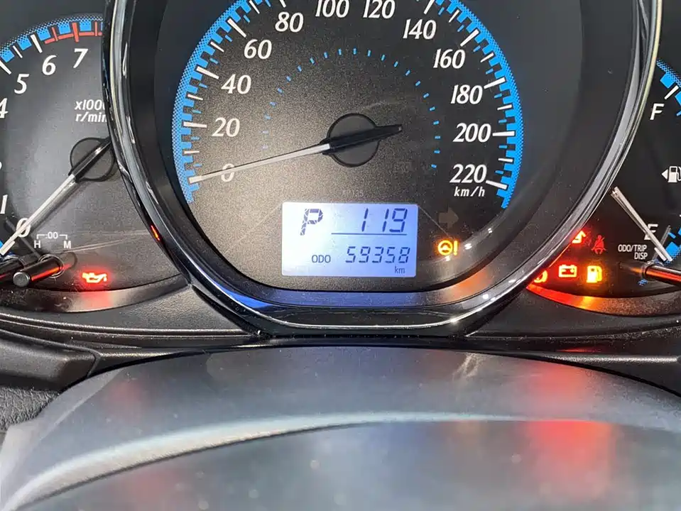 Toyota YARiS L to enjoy