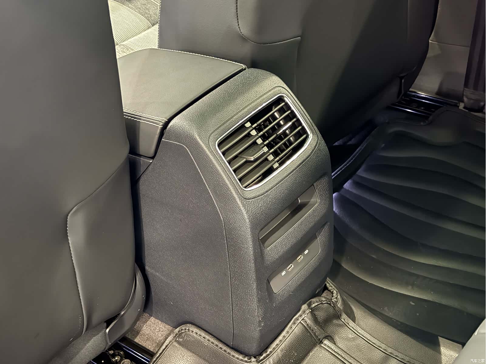 Volkswagen ID.4, 2025 9