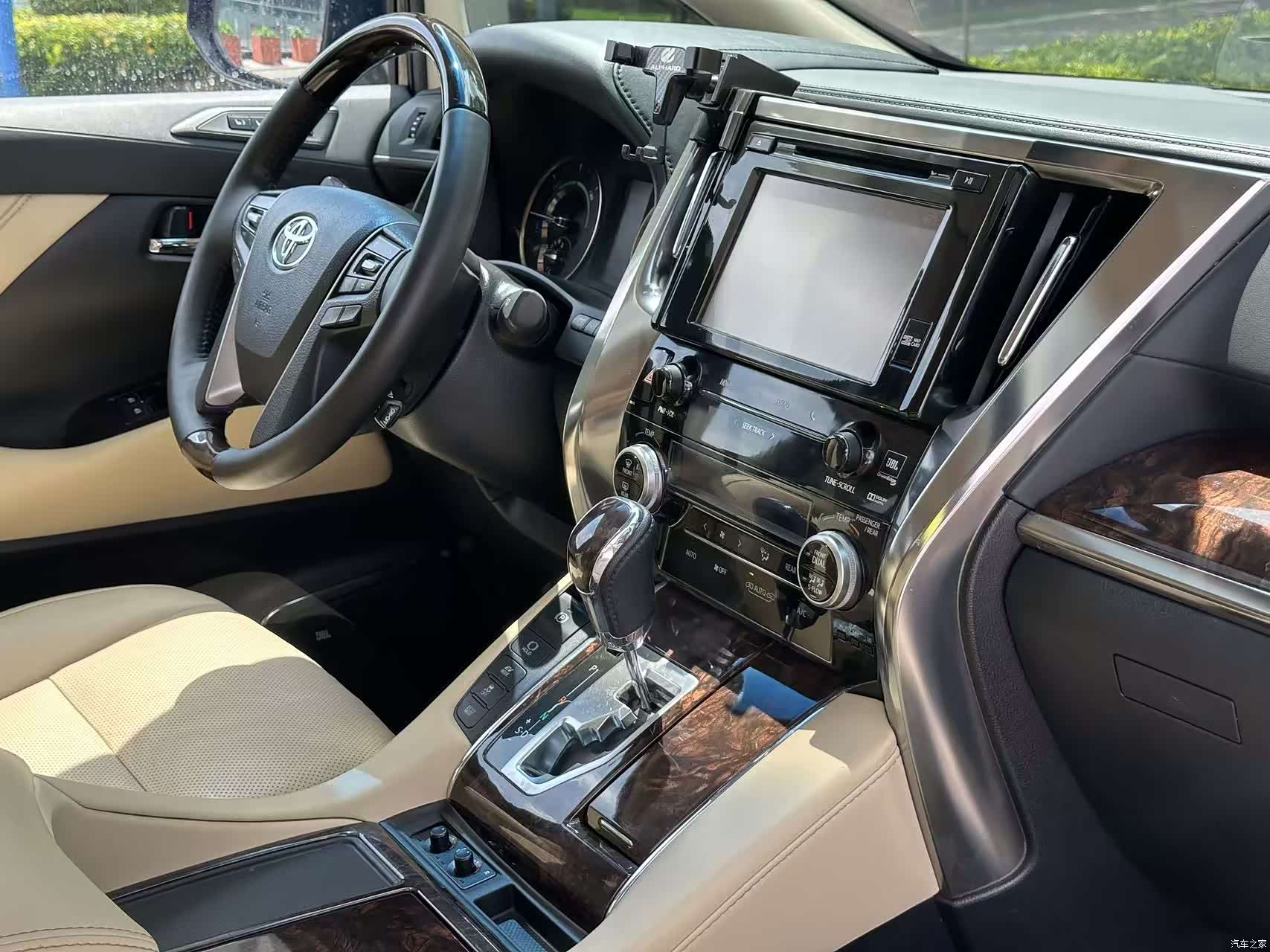 Toyota Alphard, 2020 12