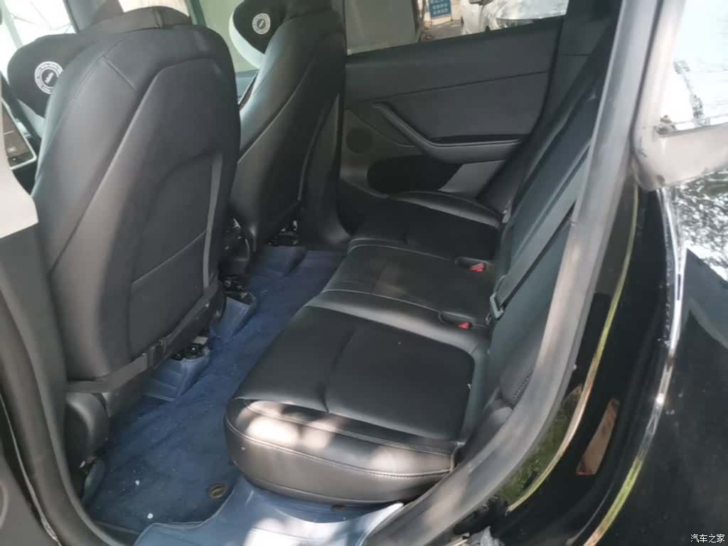 Tesla Model Y, 2023 17