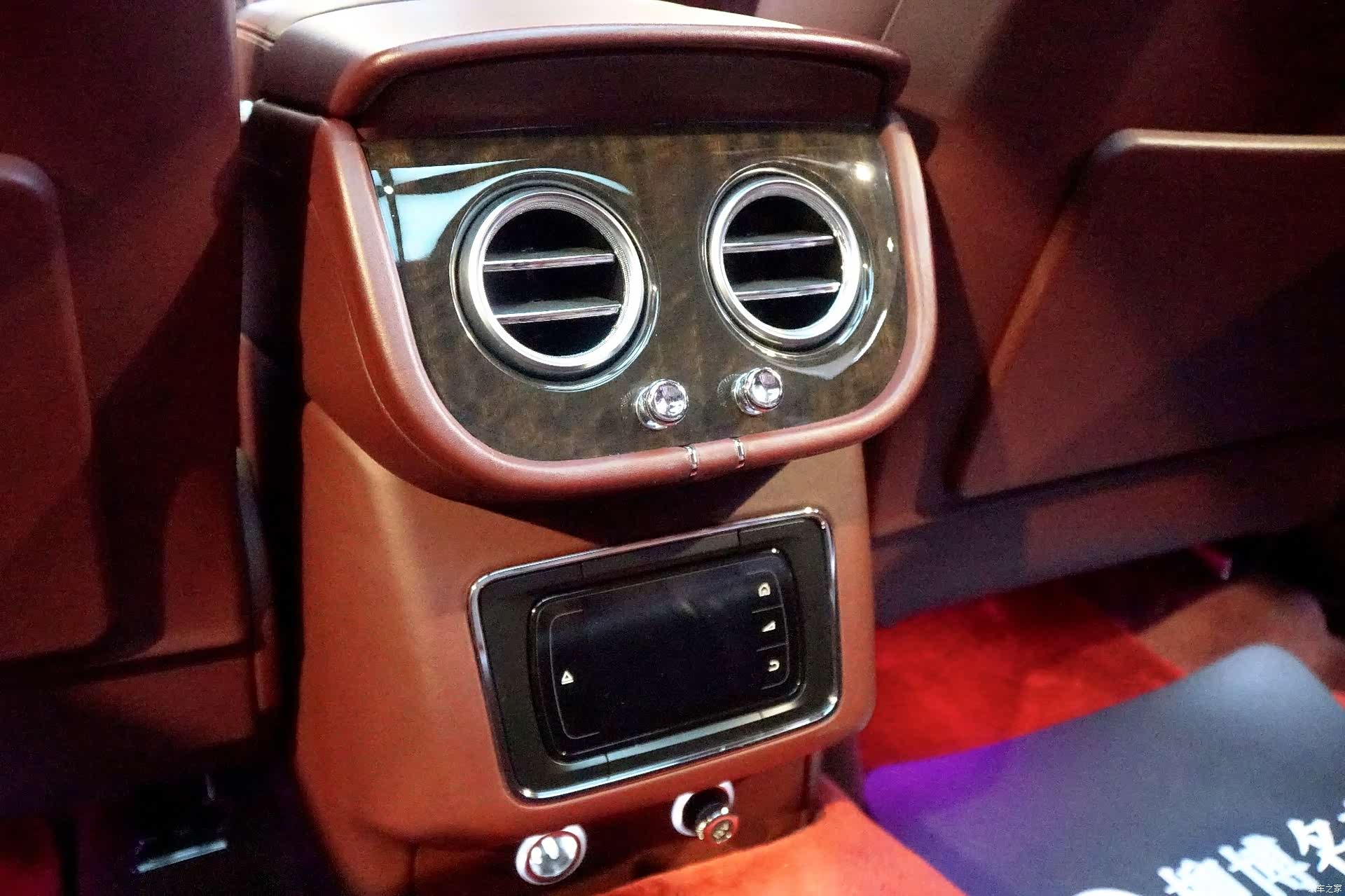 Bentley Bentayga, 2019 14