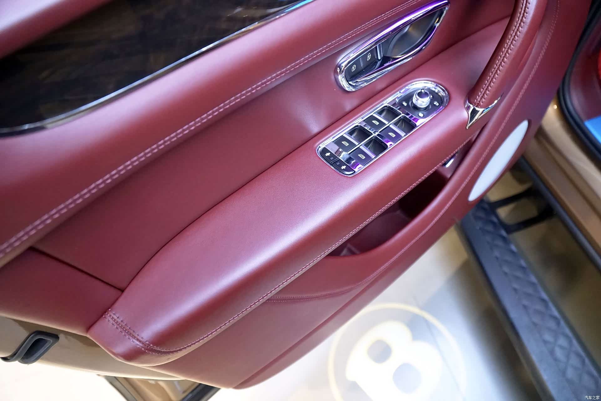 Bentley Bentayga, 2019 16