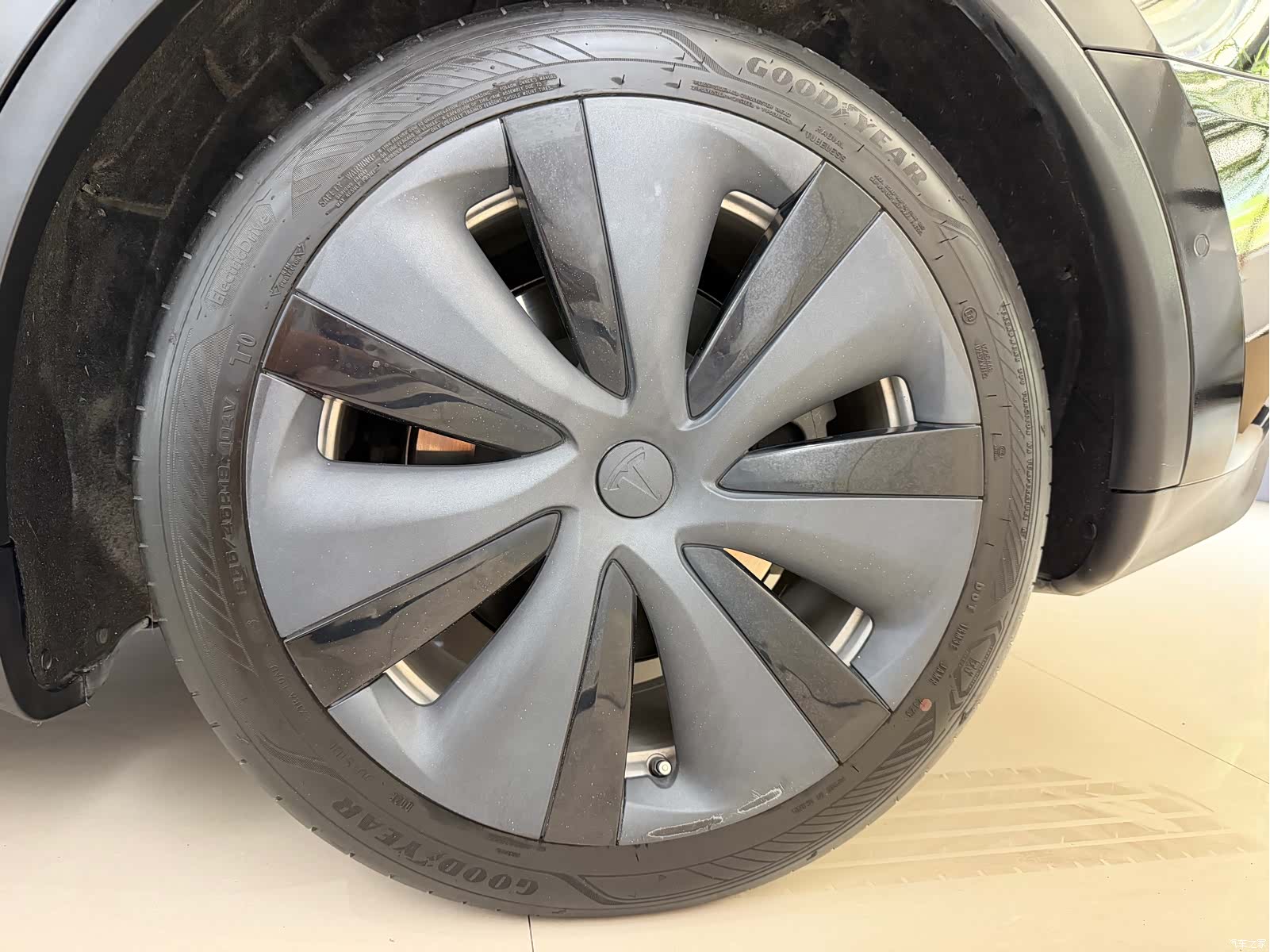 Tesla Model Y, 2023 13