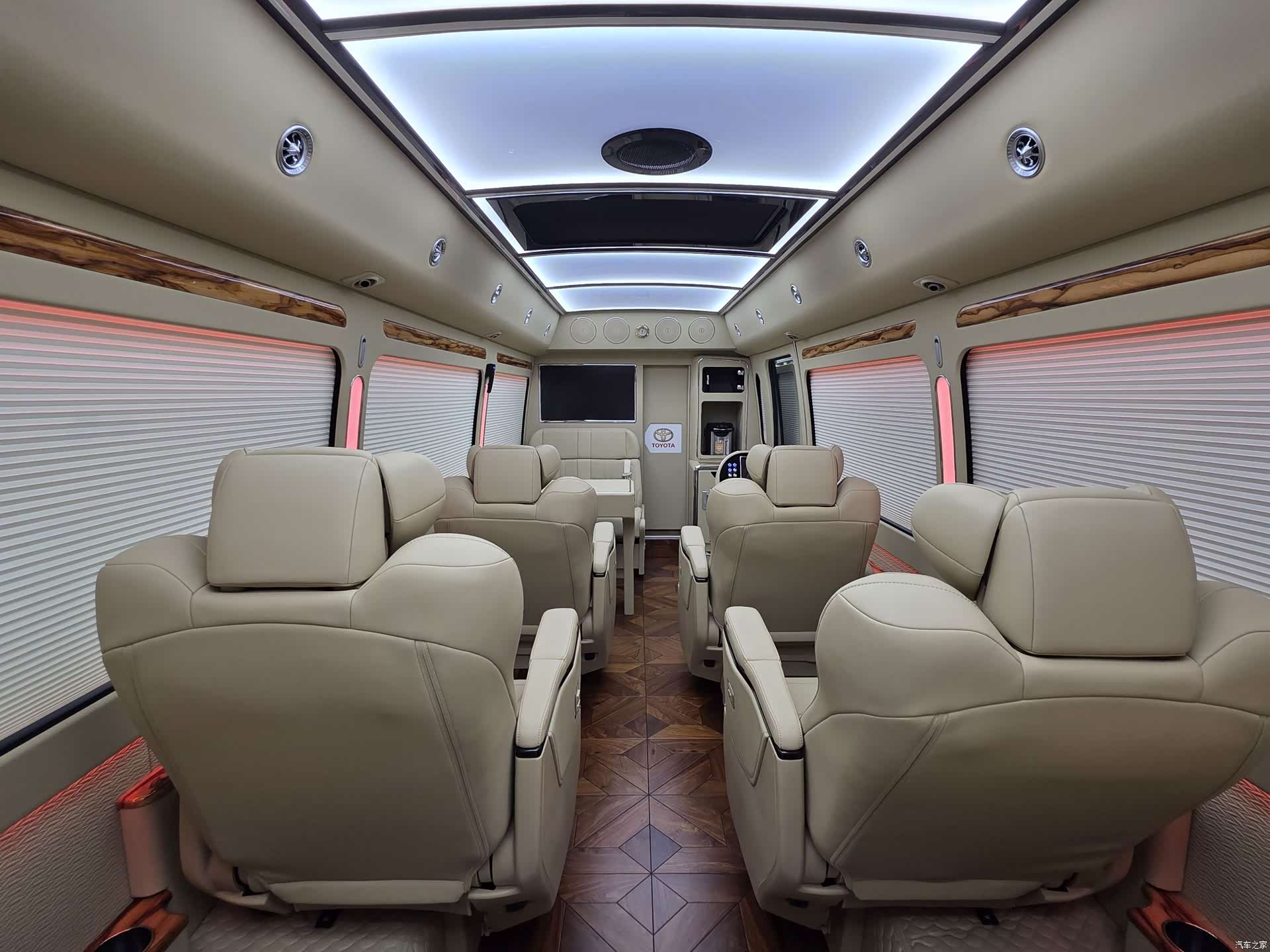 Toyota Coaster, 2019 8