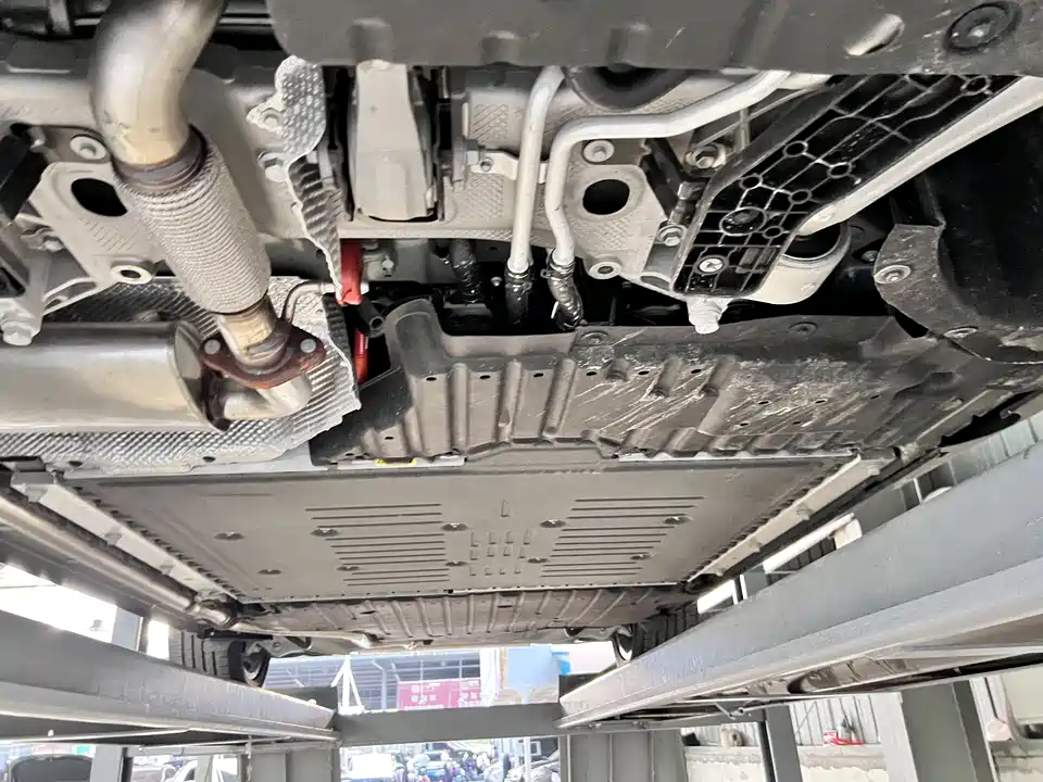 VOYAH Lantu chasing light