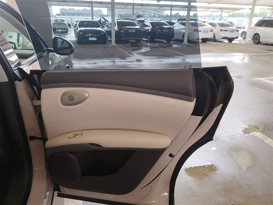 IM Motors Zhiji LS6 IM Motors Zhiji LS6