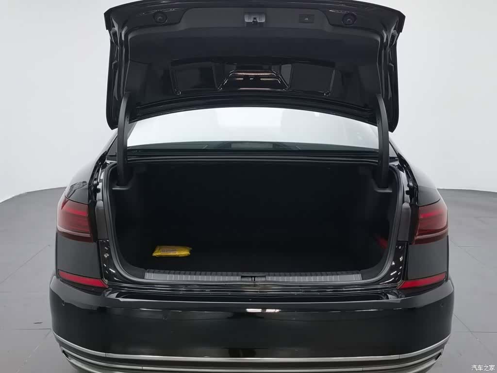 Volkswagen Passat, 2023 16