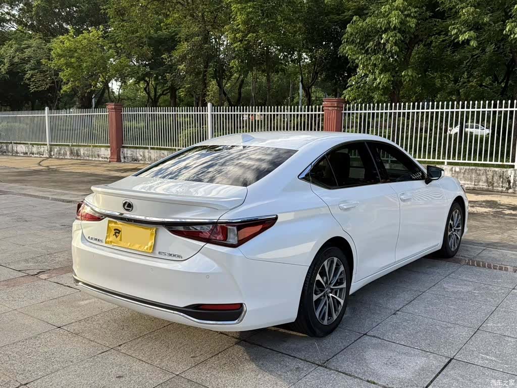 Lexus ES, 2024 3
