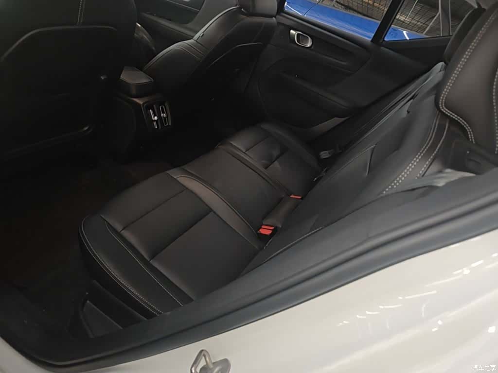 Volvo XC40, 2025 17