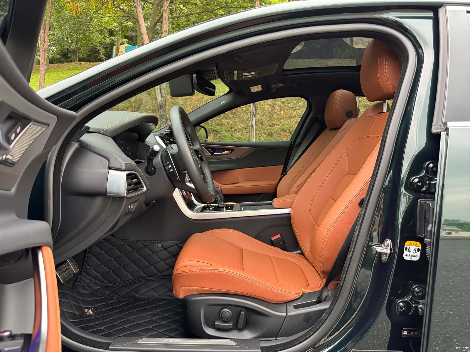 Land Rover XEL, 2025 12
