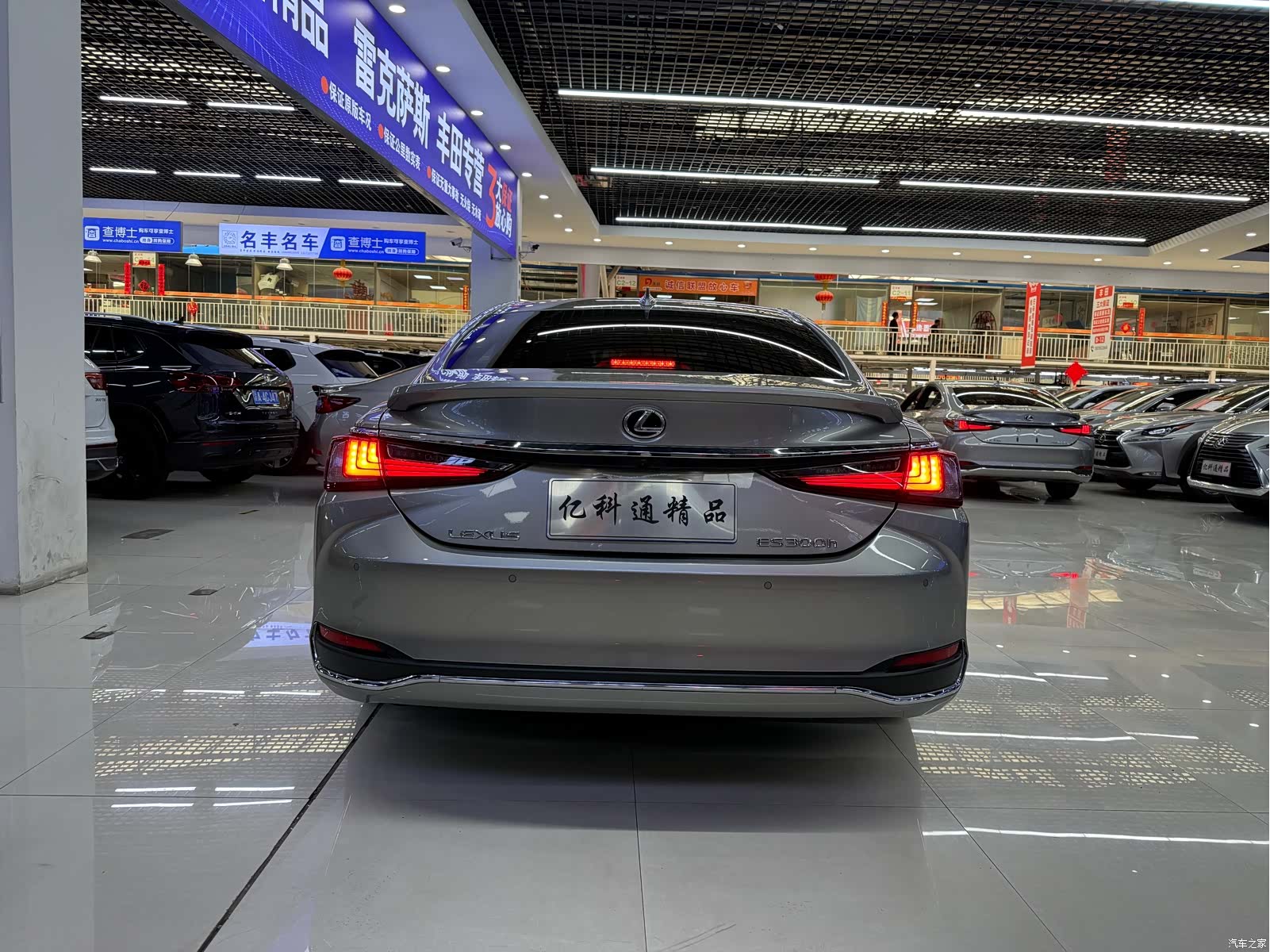 Lexus ES, 2023 4