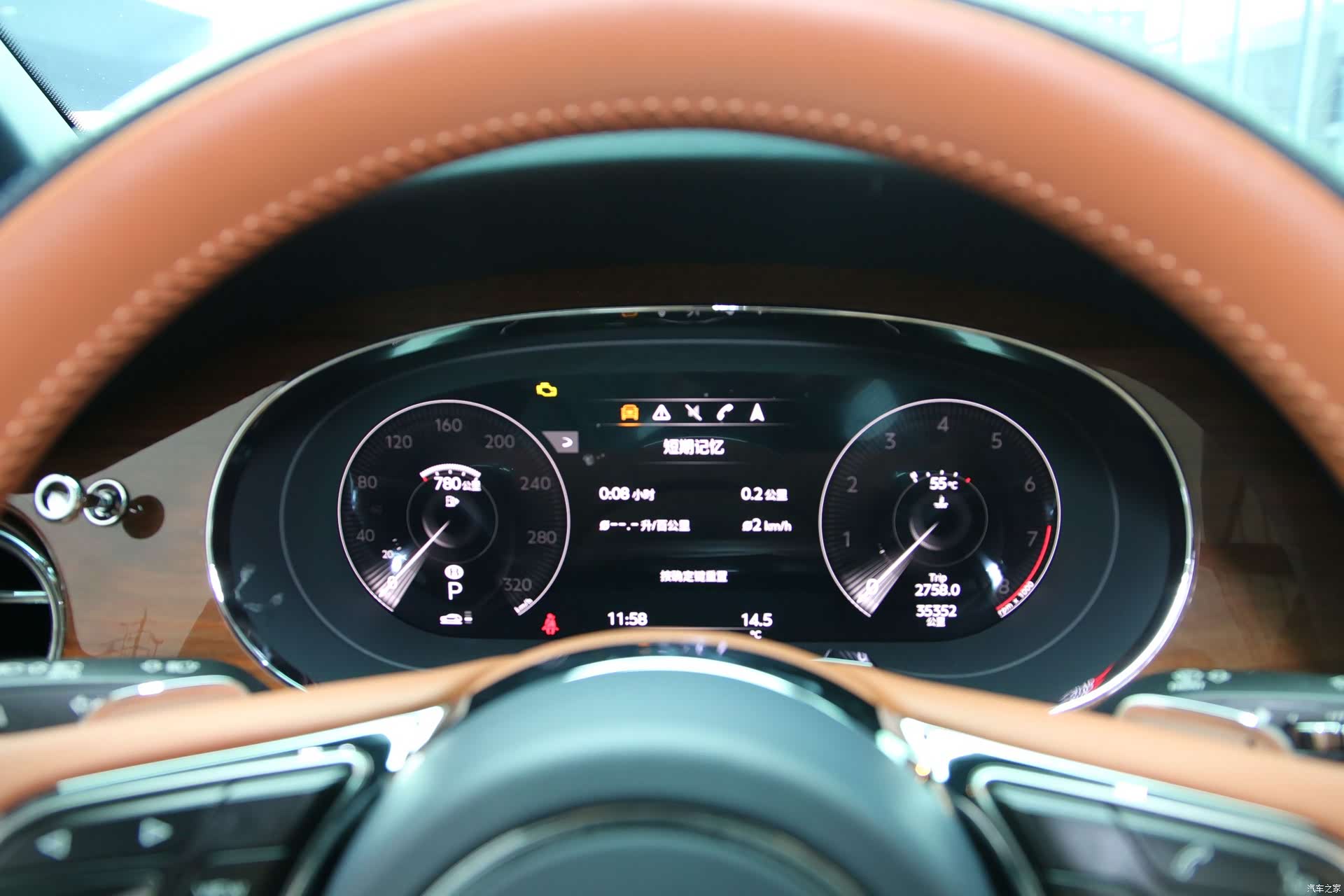 Bentley Bentayga, 2022 14