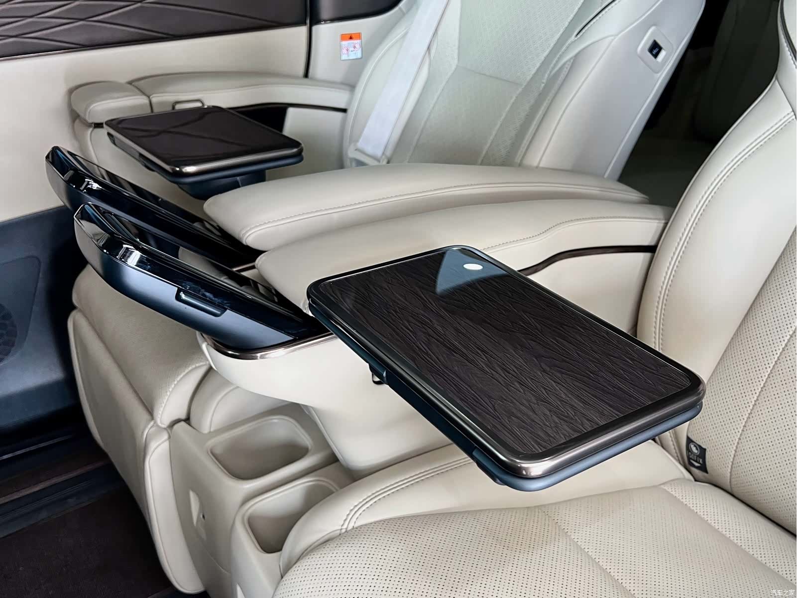 Toyota Alphard, 2025 13
