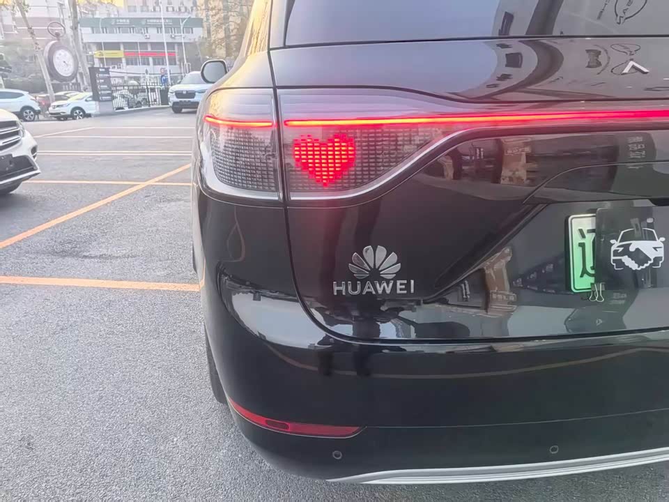 AITO Ask the world M9