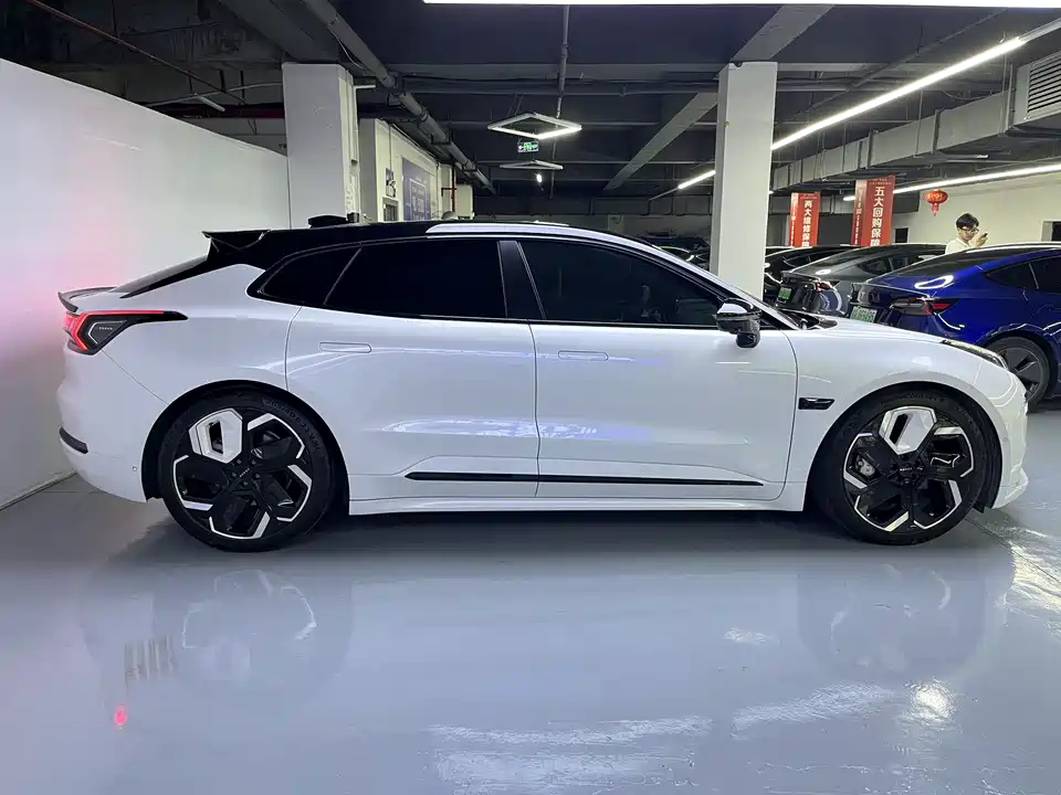 Zeekr 001