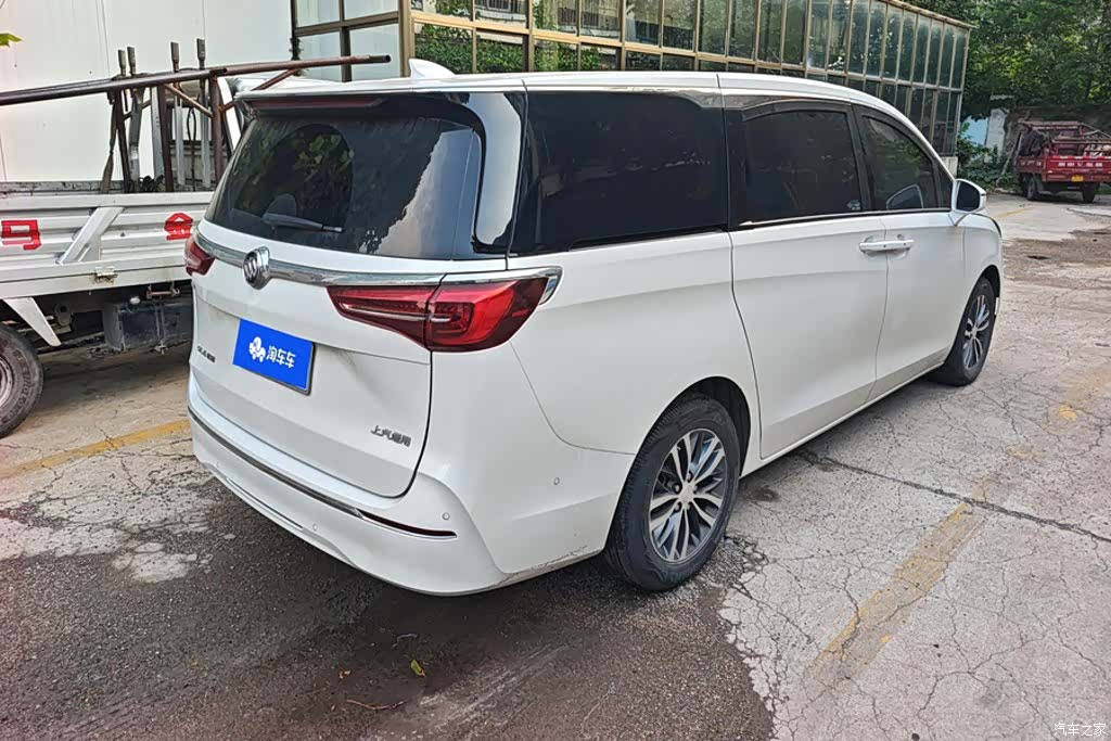 Buick GL8, 2022 3