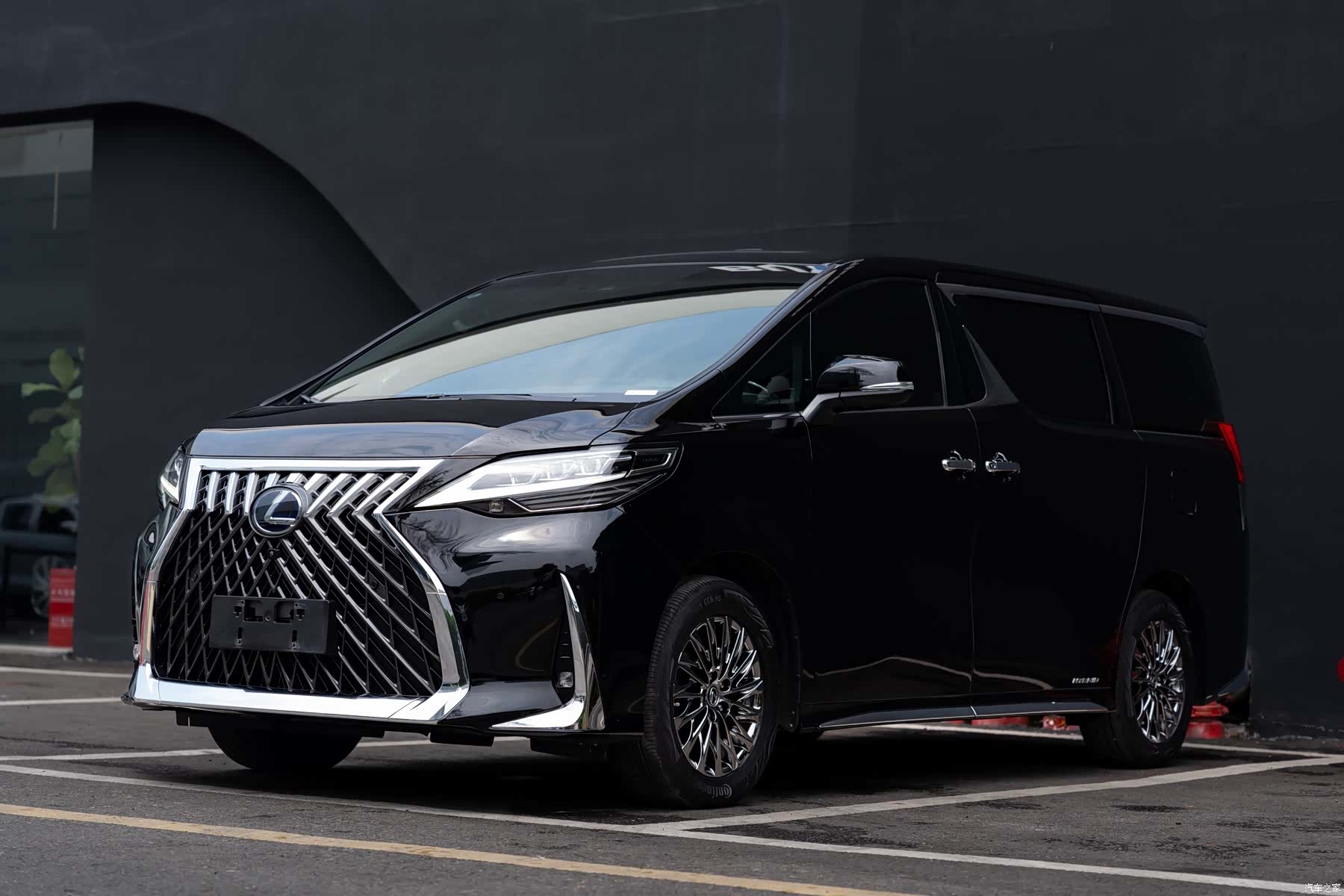 Lexus LM, 2023 2