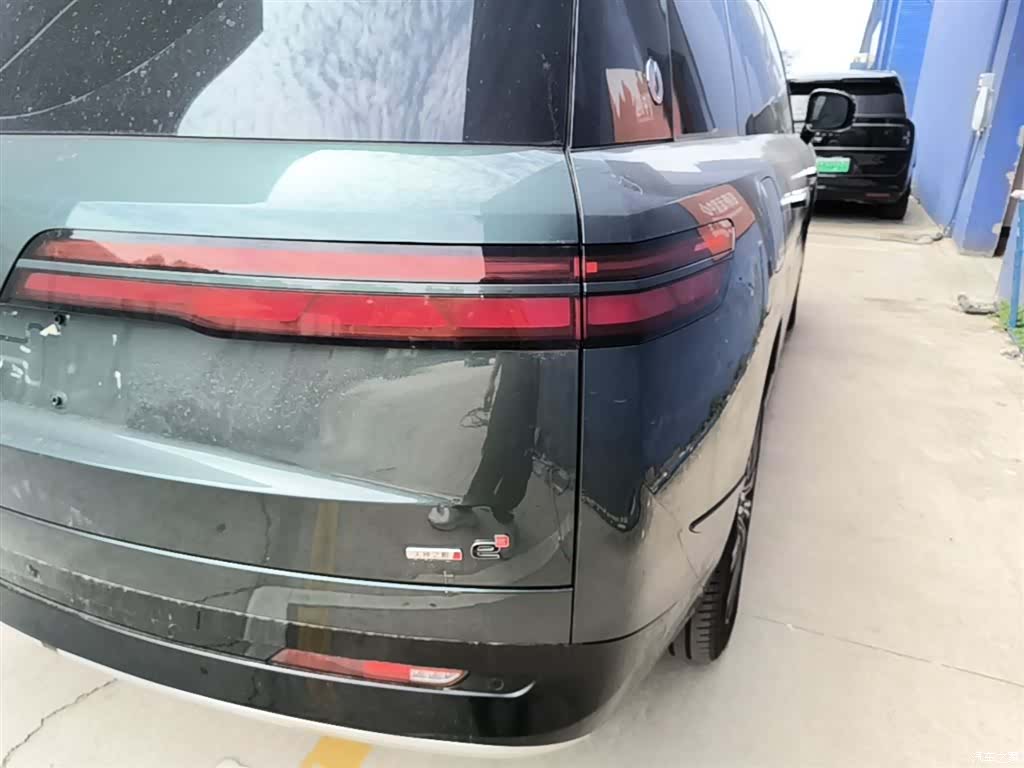 Denza N9, 2025 8
