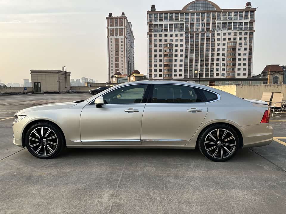 Volvo S90