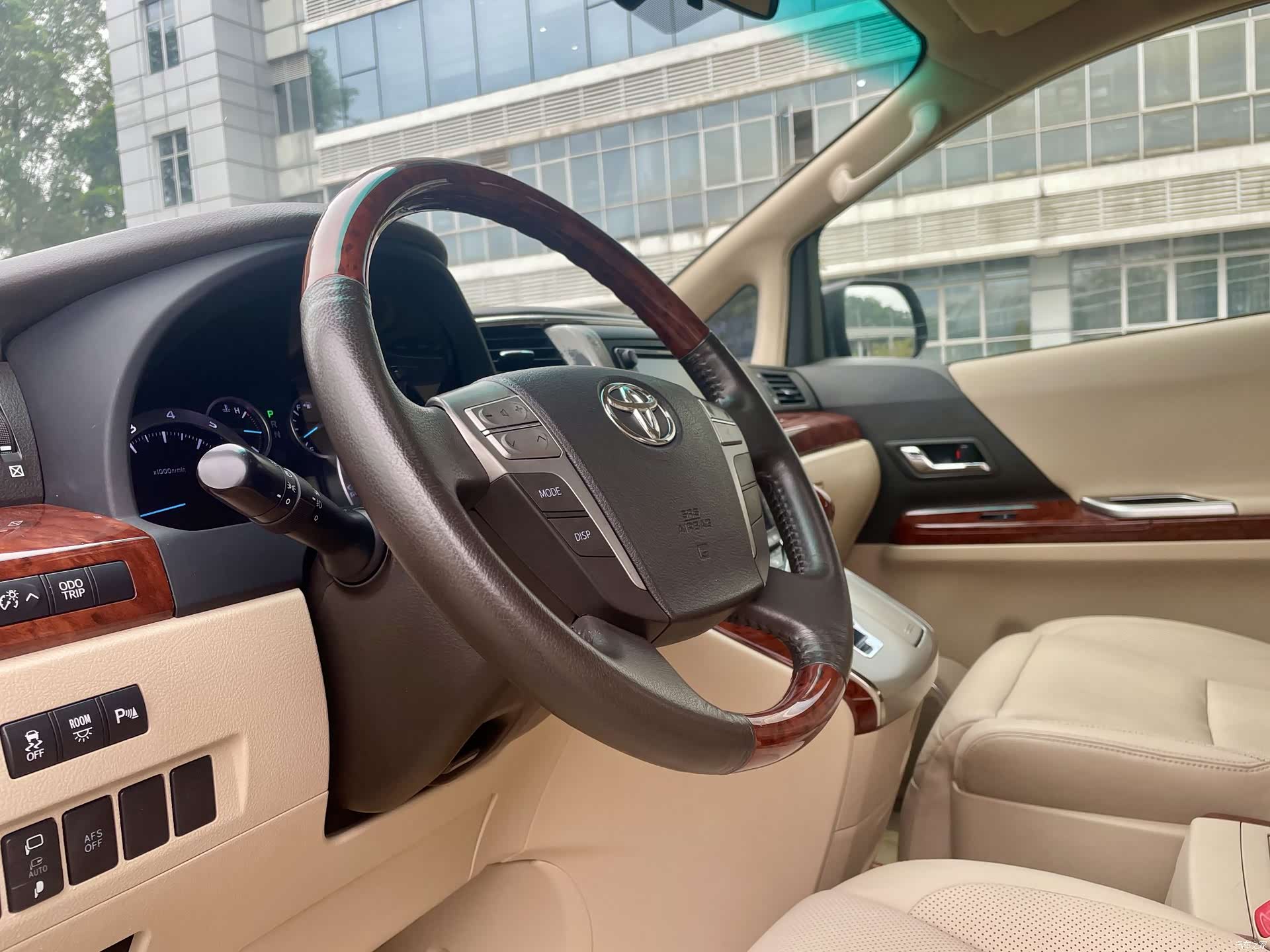 Toyota Alphard, 2011 8