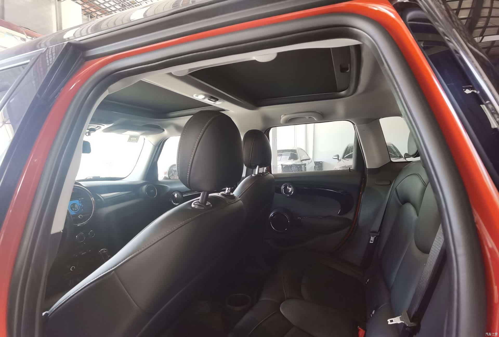 Mini ONE, 2019 16