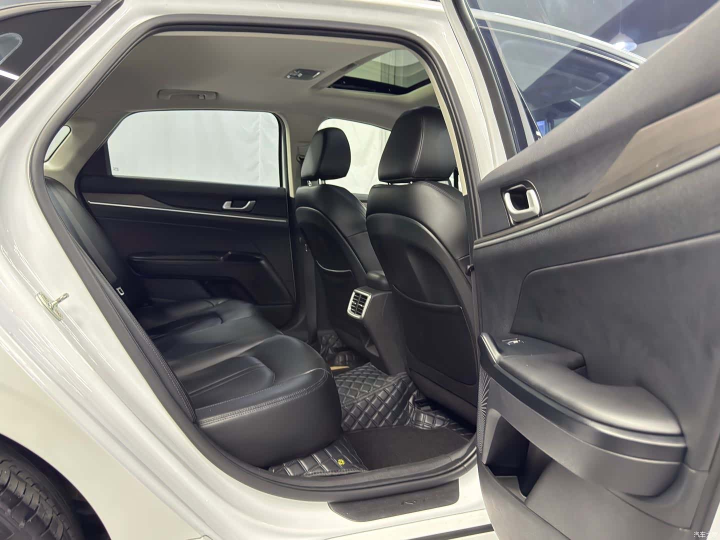 Kia K5, 2021 11