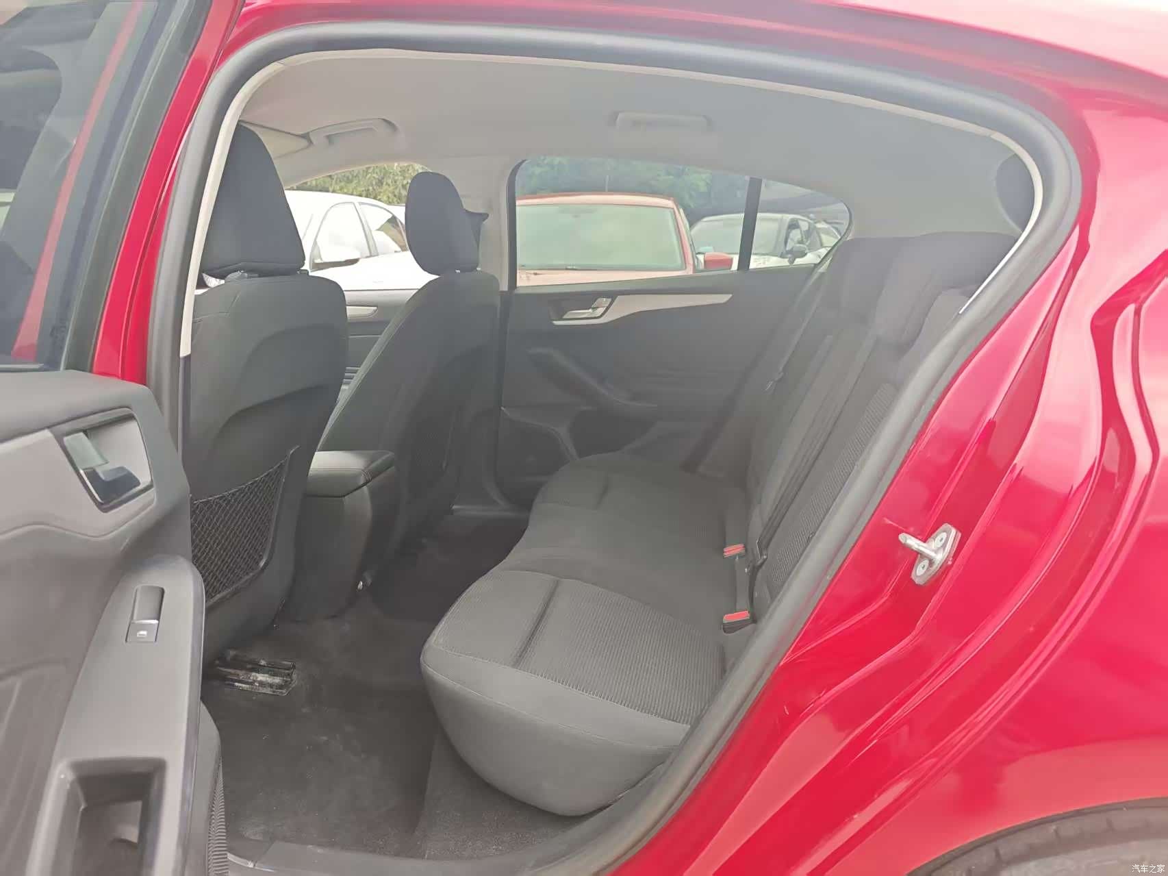 Ford Focus, 2019 9