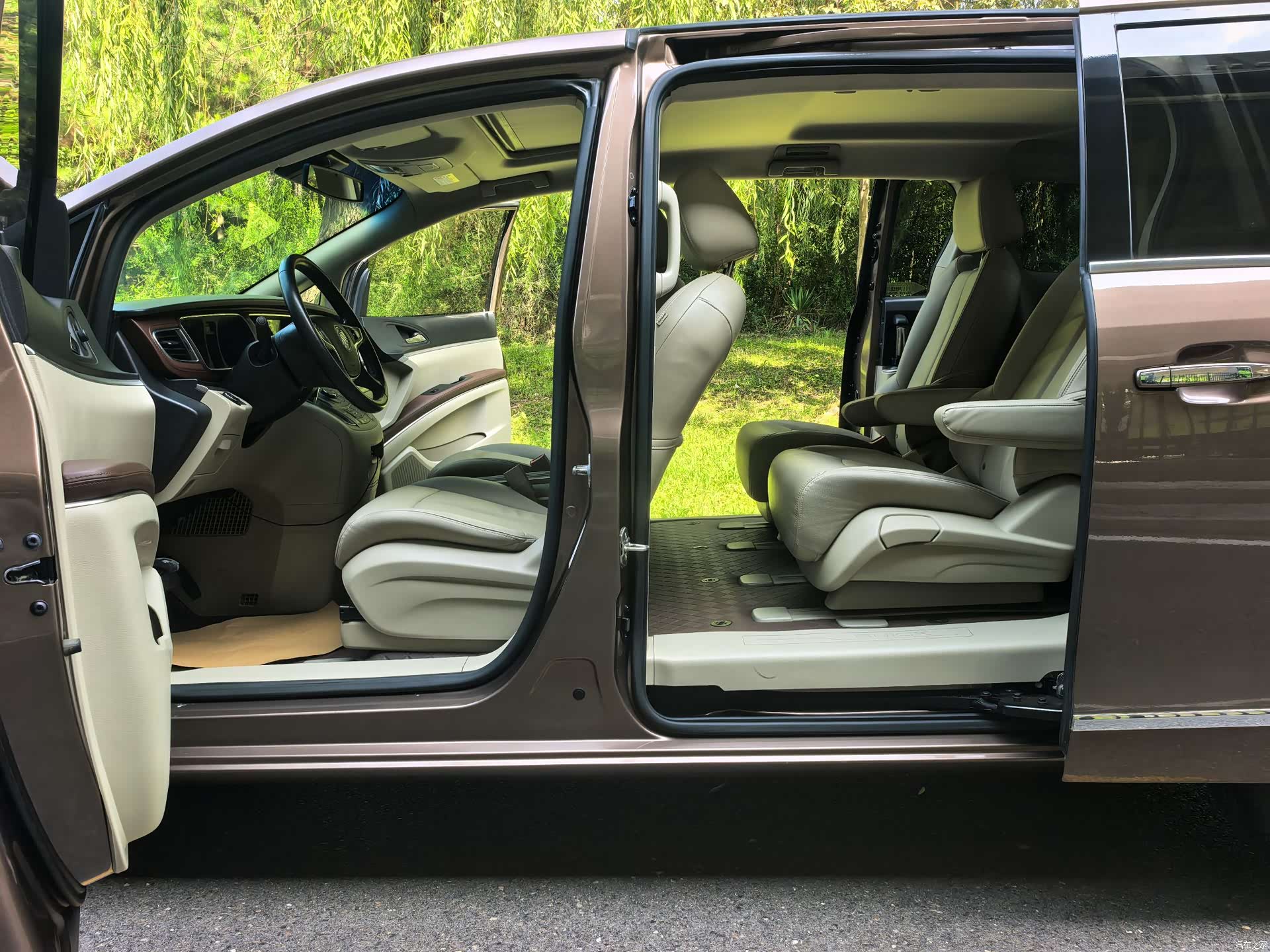 Buick GL8, 2020 9