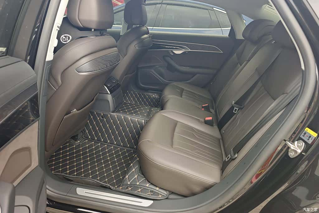 Audi A8L, 2023 11