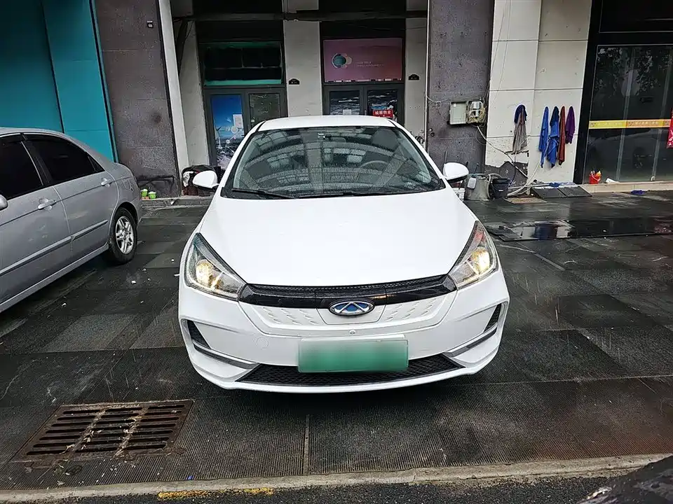 Chery Arrizo e