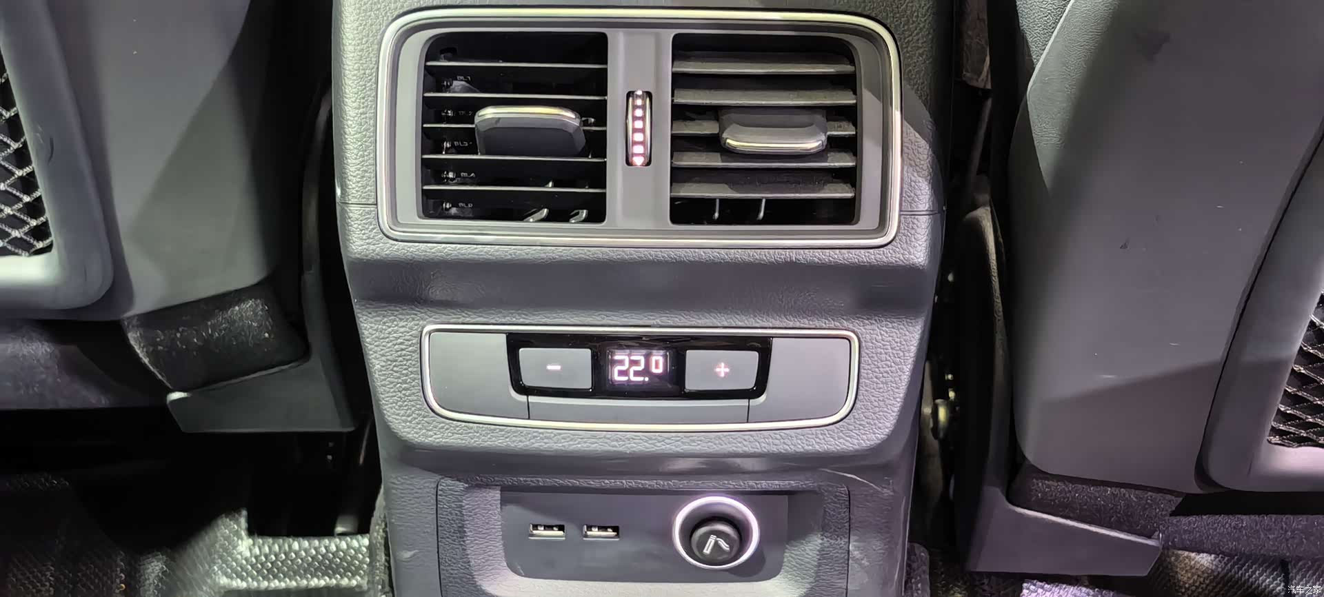 Audi Q5L, 2022 13