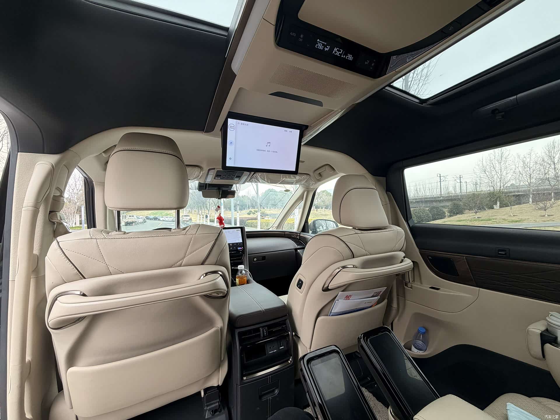 Toyota Vellfire, 2024 6