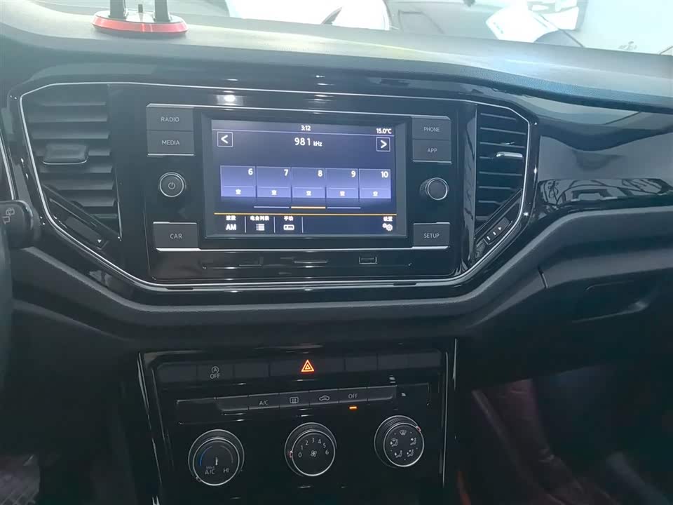 Volkswagen T-ROC exploring Songs