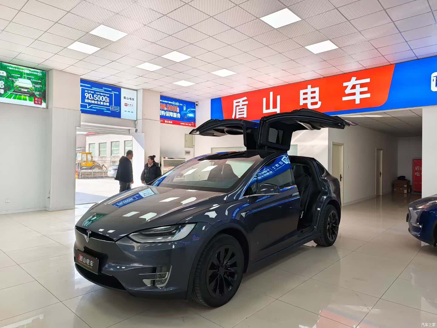 Tesla Model X, 2017 1