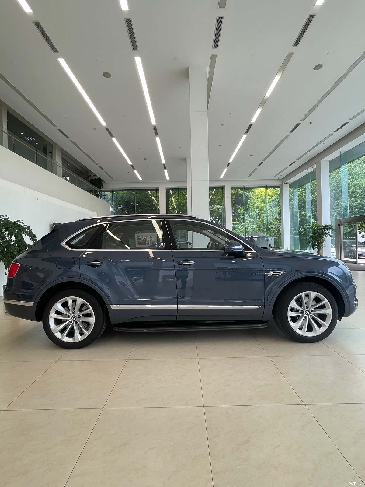 Bentley Bentayga, 2017 все фото